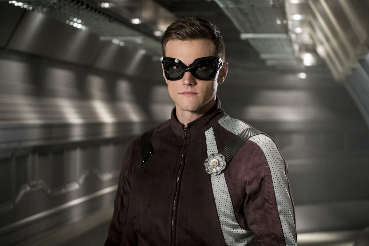 Flash -- "The Elongated Knight Rises" -- Image Number: FLA411b_0381b.jpg -- Pictured: Hartley Sawyer as Dibney/Elongated Man -- Photo: Katie Yu/The CW -- ÃÂ© 2018 The CW Network, LLC. All rights reserved