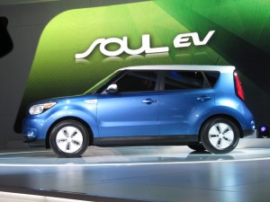 2015-kia-soul-ev-launch-at-2014-chicago-auto-show_100456684_l